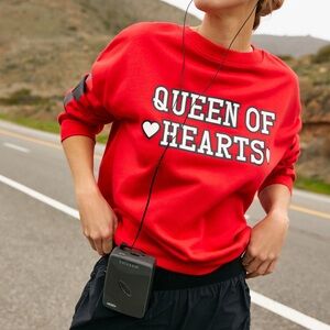 Beach Riot sweater Queen of heart